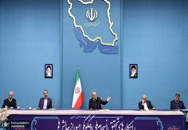 پزشکیان در نشستی سه ساعته با جمعی از شخصیت‌های برجسته و نخبگان سیاسی: دعوت دولت به مشارکت به معنای فقدان برنامه نیست/ اکنون برای ادامه مذاکره شرایطی تحقیرآمیز مطرح می‌کنند که بنده حاضر به پذیرش آن نیستم
