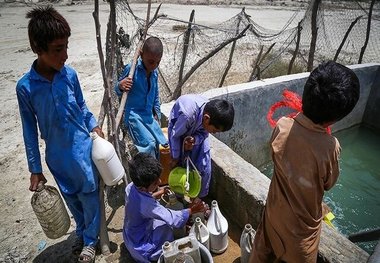 نگاهی به مشکلات چابهار و پاسخ مسئولین؛ از 150 هزار تومان برای هر سیلندر گاز تا چندین سال جیره بندی آب/ چرا چابهار خودش کارخانه آرد ندارد؟ مصوبه رئیس جمهوری برای ساماندهی مناطق حاشیه شهر چابهار اجرایی نشد!