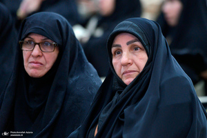 رزمایش کمک مومنانه با اهدای ۳۰۰ دستگاه ویلچر به بهزیستی در حرم امام  خمینی (س)