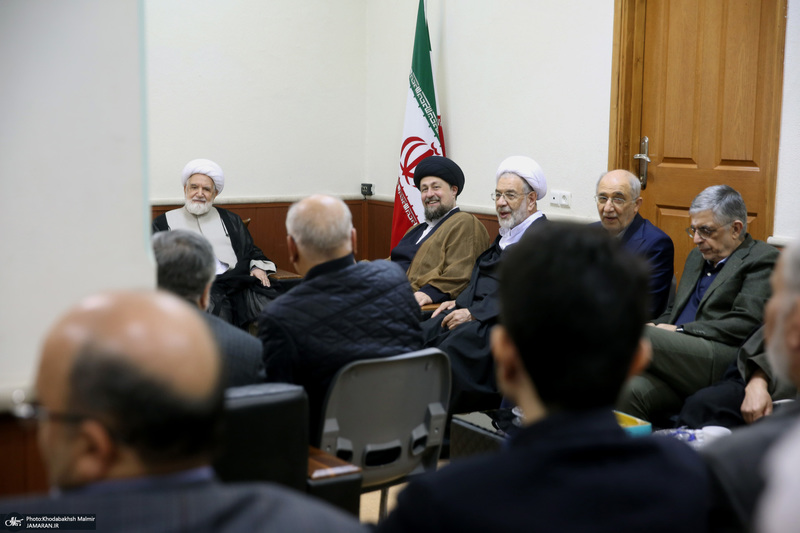 دیدار مهدی کروبی با سید حسن خمینی و جمعی از فعالان سیاسی