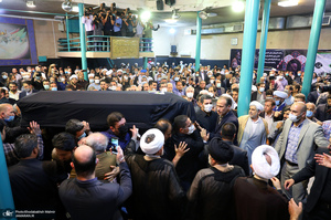 مراسم وداع با پیکر حجت الاسلام و المسلمین سید محمود دعایی در حسینیه جماران -3