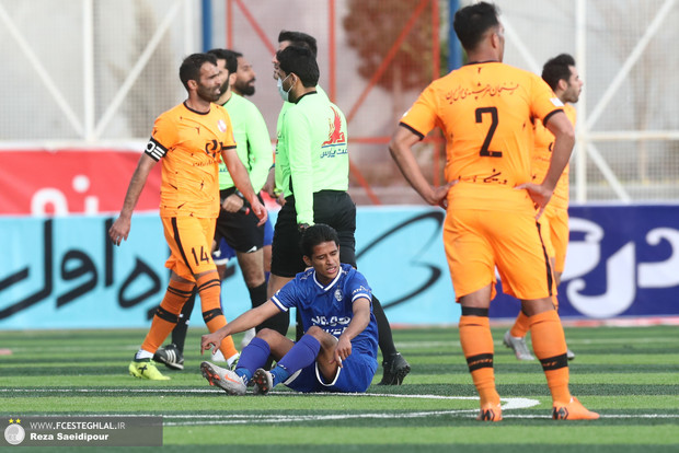 محرومیت بازیکن مس تا اطلاع ثانوی به علت هل دادن داور