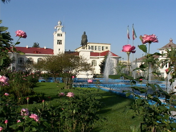 کسب رتبه نخست شهرستان رشت در جذب مسافران نوروزی