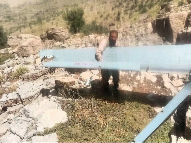 مردِ روستاییِ لُر با شکار هرمس از کوه برگشت + عکس