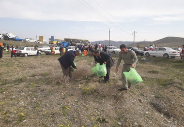 دوستداران طبیعت اماکن گردشگری چالدران را پاکسازی کردند