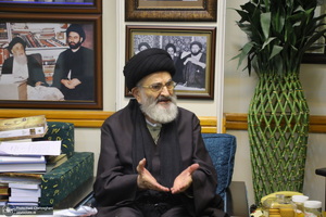 مراسم اهدای نسخه‌های خطی کتابخانه مرحوم آیت الله شاه آبادی به کتابخانه مرحوم آیت الله العظمی مرعشی نجفی