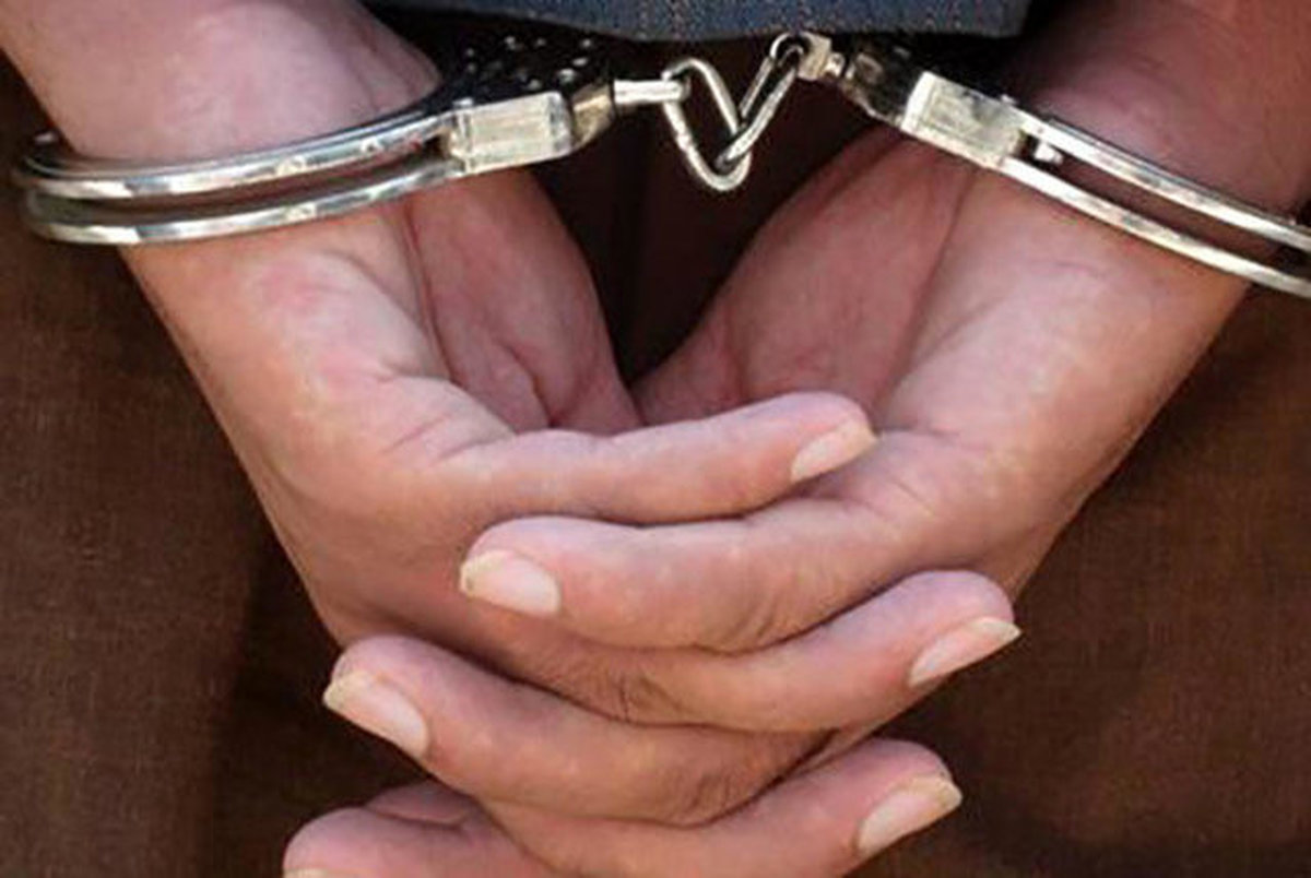 دستگیری مرد زنانه‌پوش در امامزاده