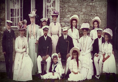 آخرین تزار و خانواده‌ای که با اسید سوزانده شد/تصاویر