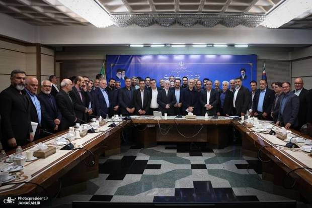 پزشکیان: امروز رمز موفقیت جمهوری اسلامی ایران در همبستگی، وحدت کلمه و پرهیز از اختلافات داخلی نهفته است/ دشمنان دقیقاً بر ایجاد اختلاف و چنددستگی در داخل کشور تمرکز کرده‌اند/ نباید به‌سادگی افراد را به فساد، خیانت یا جاسوسی متهم کرد