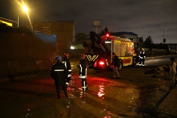 وقوع 51 مورد حادثه مرتبط با بارش باران در مشهد  آماده‌باش نیروهای آتش‌نشانی