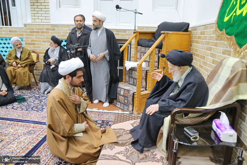 عمامه گذاری طلاب در روز عید مبعث توسط مراجع عظام تقلید‎‎