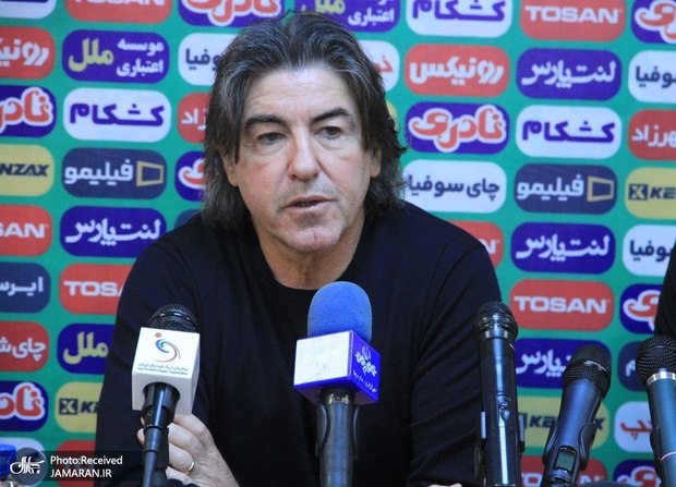 ساپینتو چشم به راه اندونگ/ سرمربی استقلال: حضور تاجرنیا جو رختکن را به هم ریخت!