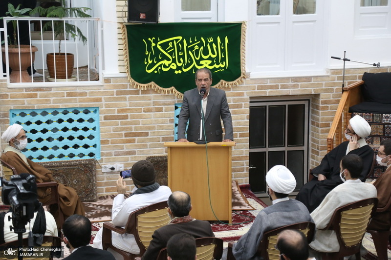 مراسم عمامه گذاری طلاب توسط آیت الله شبیری زنجانی در شب ولادت حضرت زهرا(س)