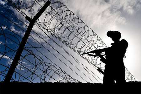 درگیری مرزبانان با سوداگران مرگ در سیستان و بلوچستان 2 مجروح برجای گذاشت