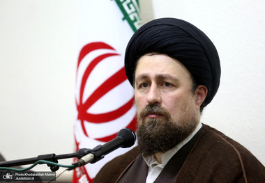 سید حسن خمینی: اعتدال راه خروج از بن بست های درونی است/ افراط گرایی ناقض بُعد وحدت آفرین انقلاب است/ هر دستی که برای تشتت بلند می شود دست ضد انقلاب است/ حفظ این انقلاب فداکاری می خواهد