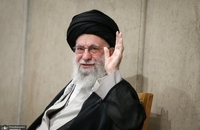 تصاویری از رهبر انقلاب در مراسم امروز حسینیه امام خمینی (2)