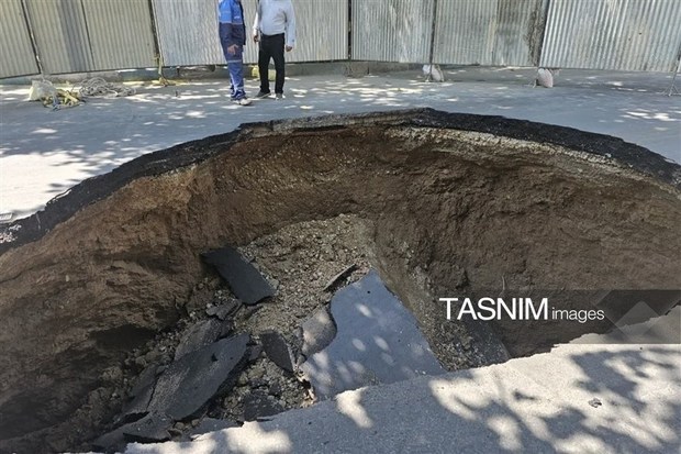 بخشی از خیابان نشاط اصفهان فرو ریخت + تصاویر