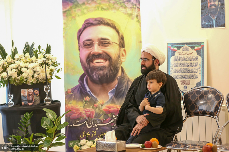 دیدار سید حسن خمینی با خانواده شهیدان لاریجانی