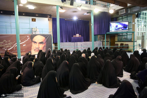 بازدید جمعی از دانش آموزان از بیت امام خمینی (س) در جماران 1