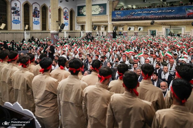 مراسم روز بسیج در حسینیه امام خمینی(ره) با حضور فرمانده کل سپاه پاسداران و هزاران تن از بسیجیان + تصاویر