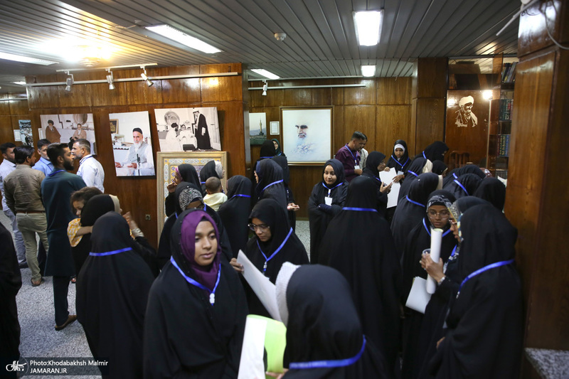 بازدید جمعی از دانشجویان مدارس امامیه پاکستان از بیت امام خمینی (س) در جماران