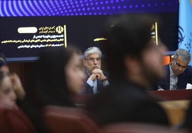 وزیر علوم در نشست با فعالان دانشجویی: اصل اعتراضات این مدت را طبیعی می‌دانم/ به‌عنوان یک پدر، پیش از هر چیز نگران جان و امنیت دانشجویان هستم/ باید یک دور جدید گفت‌وگو در دانشگاه‌ها آغاز شود