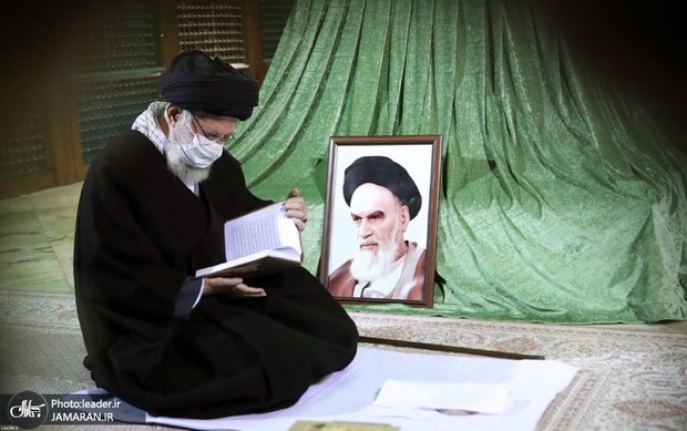 رهبر انقلاب اسلامی در مرقد امام خمینی (ره) و گلزار شهدا حضور یافتند
