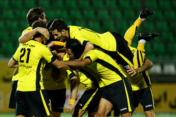 پیروزی پر گل سپاهان مقابل پرسپولیس