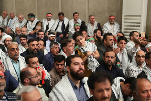 دیدار پیشکسوتان و فعالان دفاع مقدس و مقاومت با رهبر انقلاب