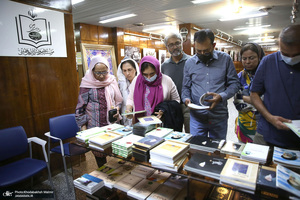 بازدید جمعی از گردشگران خارجی از بیت امام خمینی در جماران‎‎