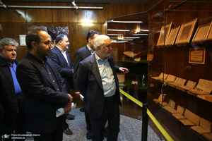 بازدید علی دارابی، معاون میراث فرهنگی از بیت امام خمینی (س) از جماران