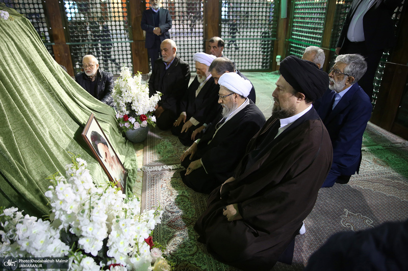 تجدید میثاق رئیس و جمعی از اعضای مجمع تشخیص مصلحت نظام با آرمان‌های امام خمینی (س)-2