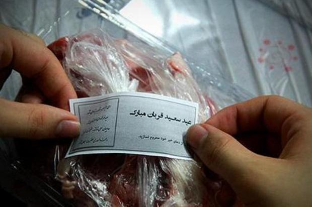 آستان قدس رضوی 2تن گوشت بین نیازمندان کرمان توزیع کرد