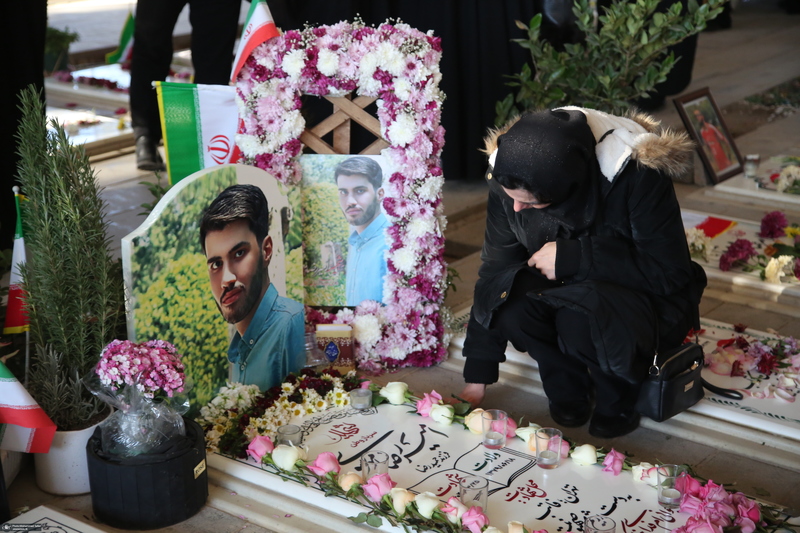 مهمانی لاله ها در قطعه شهدای بهشت زهرا