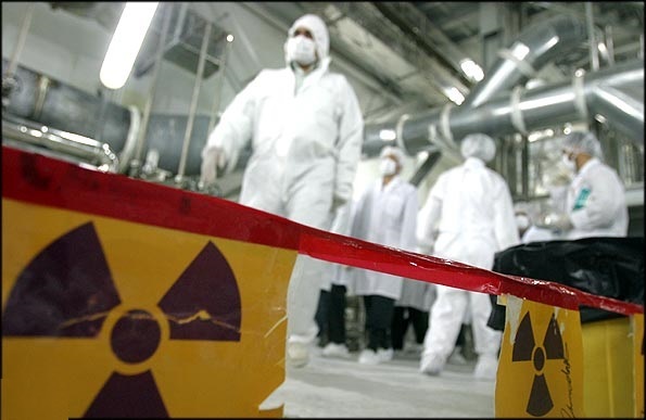 خبرنگاران از مجتمع غنی سازی شهید احمدی روشن نطنز بازدید کردند