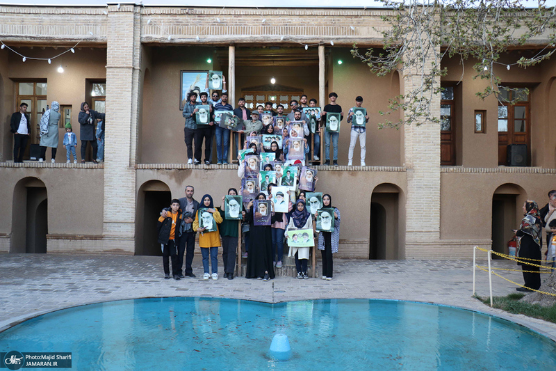بازدید جمعی از دانشجویان خارجی دانشگاه علوم پزشکی اراک از بیت و زادگاه حضرت امام خمینی (س)
