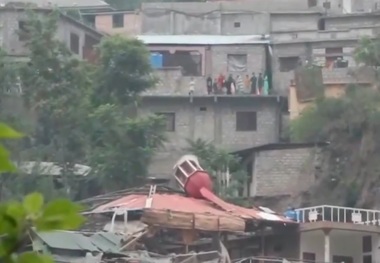 تخریب یک مسجد پاکستان در پی حمله هند + فیلم