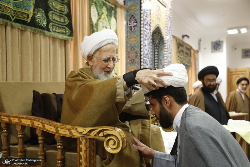 عمامه گذاری طلاب توسط مراجع عظام تقلید در روز میلاد امام علی (ع)‎
