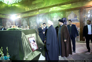 تجدید میثاق رییس جمهوری و اعضای هیئت دولت با آرمان های حضرت امام(س) 