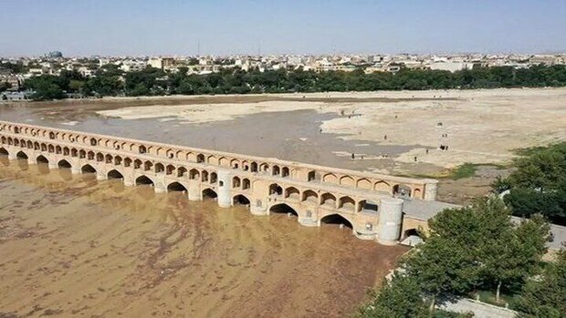 آب زاینده رود به پلهای تاریخی اصفهان رسید