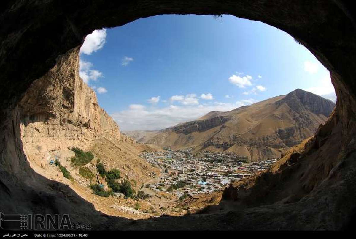 ماکو، شهری در چنبره صخره‌های سنگی مرتفع