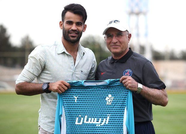 عیسی آل کثیر به پیکان پیوست+ عکس

