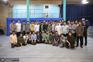 بازدید جمعی از دانش آموزان دبیرستان علوم و معارف خراسان رضئی از بیت امام خمینی (س) در جماران