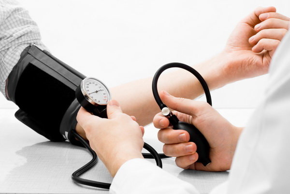 
چگونه فشار خون را در منزل کنترل کنیم؟