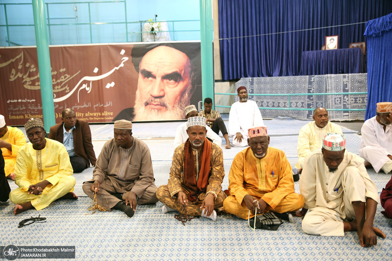 بازدید جمعی از قاریان کشور آفریقا و جمعی از گردشگران لبنانی از بیت امام خمینی در جماران