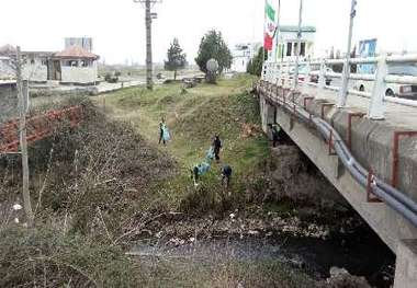 دوستداران طبیعت، حاشیه رودخانه های آستارا را پاکسازی کردند