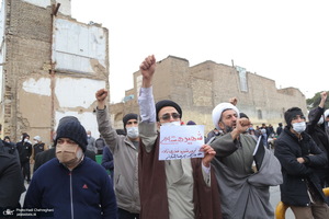 تجمع اعتراضی جمعی از طلاب قم در پی ترور ناجوانمردانه شهید فخری‌ زاده