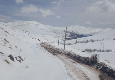 انسداد مسیر و قطع برق روستای «یاری آباد» نوبران رفع شد