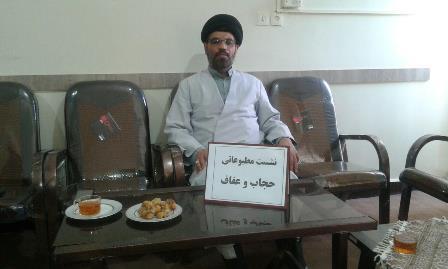 استعمارگران برای از بین بردن اسلام در ایران تلاش می کنند