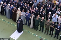 تصاویری از اقامه نماز عید سعید فطر به امامت رهبر معظم انقلاب در مصلی امام خمینی (1)